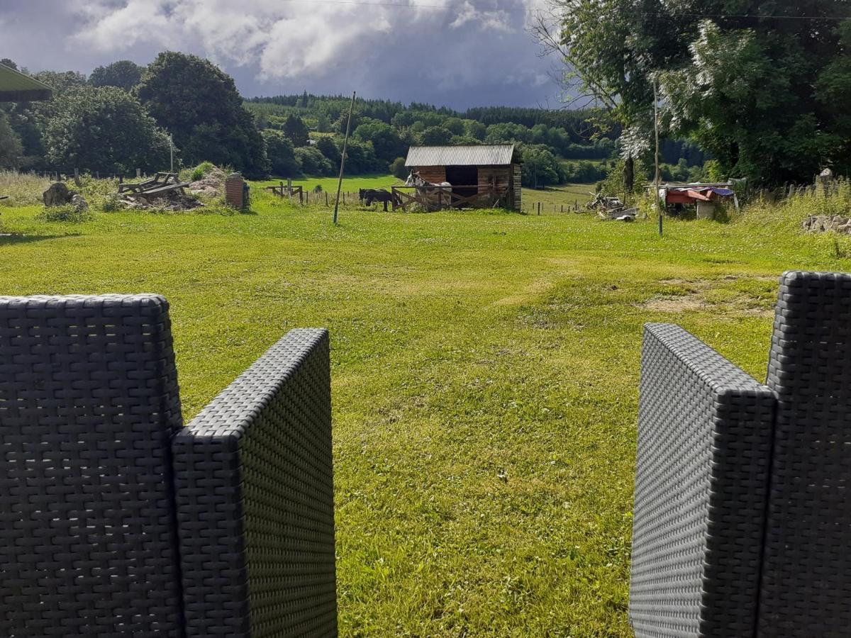 Le Repos Du Nomade B&B 7 Personnes Manhay Esterno foto