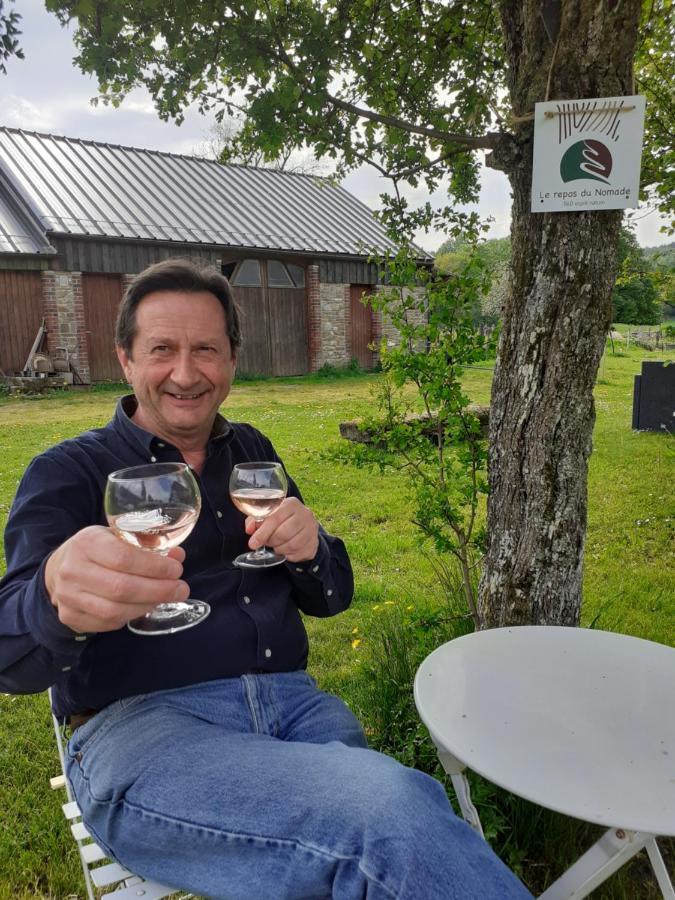 Le Repos Du Nomade B&B 7 Personnes Manhay Esterno foto